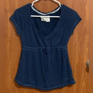 Cute 2000’s navy blue top.